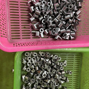 Chi tiết kẹp vỏ điện thoại